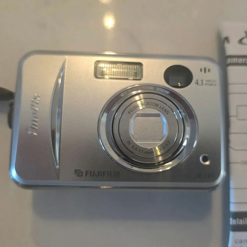 Fujifilm FinePix A Series A345 4.1MP Digital Camera working